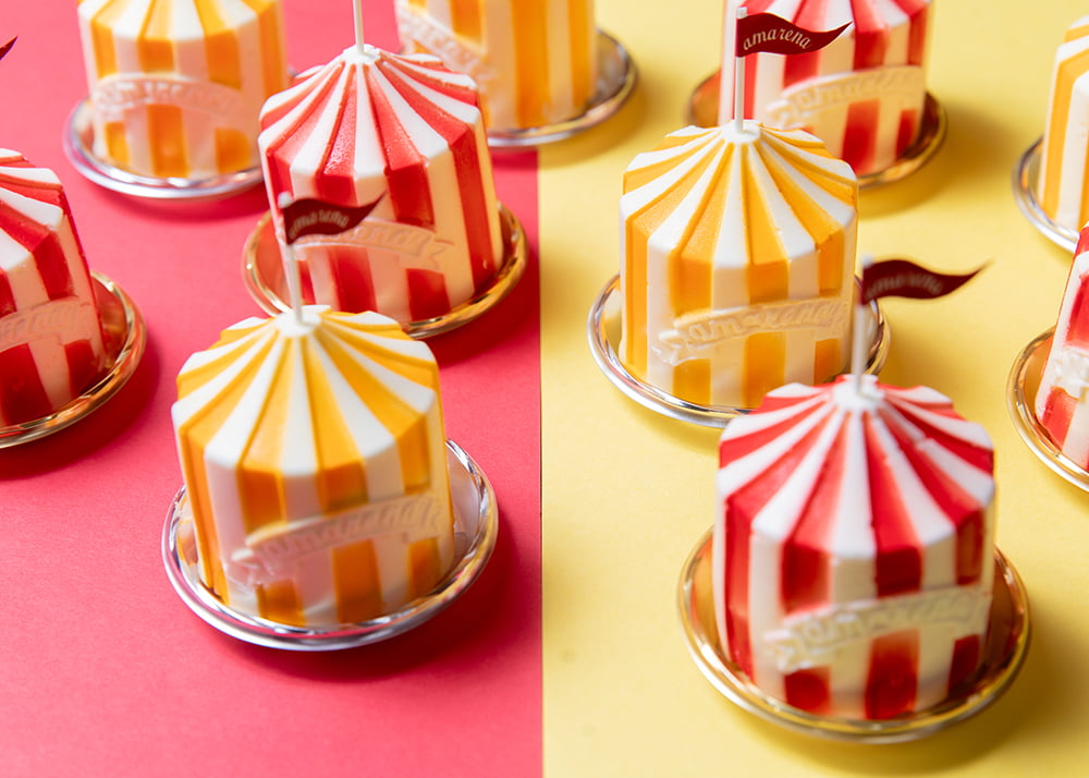 シリコン型に流し込む様子